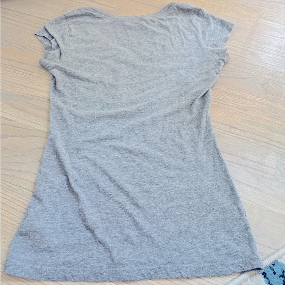 Guess gray leopard print tshirt - Picture 3 of 3